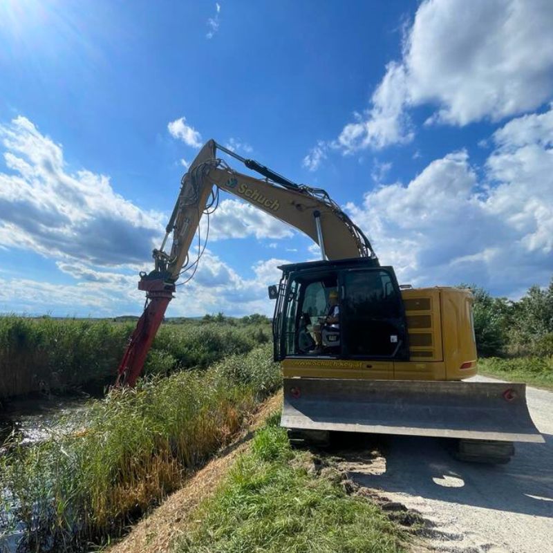 Schilfrückschnitt - Schilfschneiden von Schuch Landschaftspflege zur Säuberung des Bootskanal Neusiedlersee 