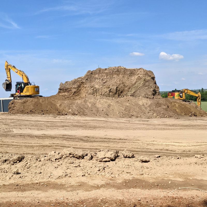 Erdbewegung Baggerarbeiten Schuch Bagger und Radlader Großbaustelle