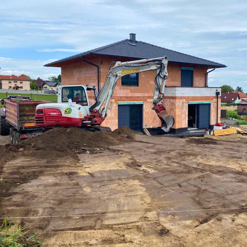 Vom Aushub der Baugrube über Aushub für Streifenfundamente, Kelleraushub und Baggerarbeiten rund um's Haus