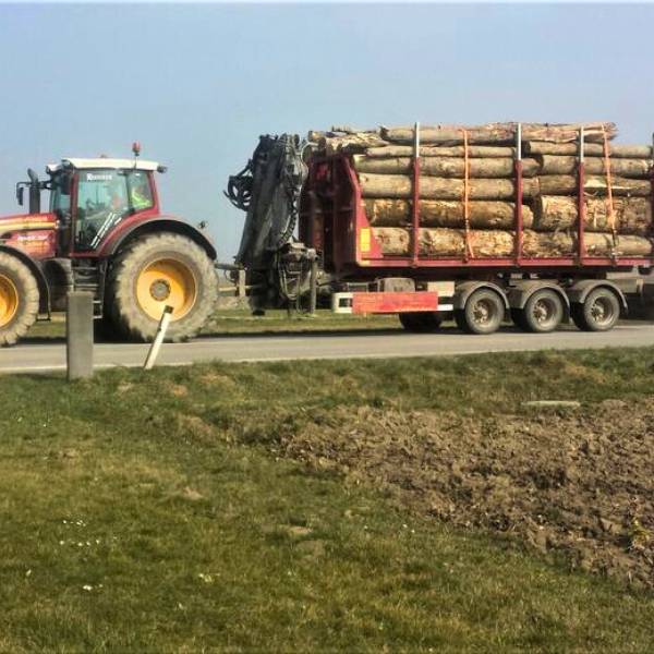 Holzrückewagen Traktor Schuch Forstarbeiten