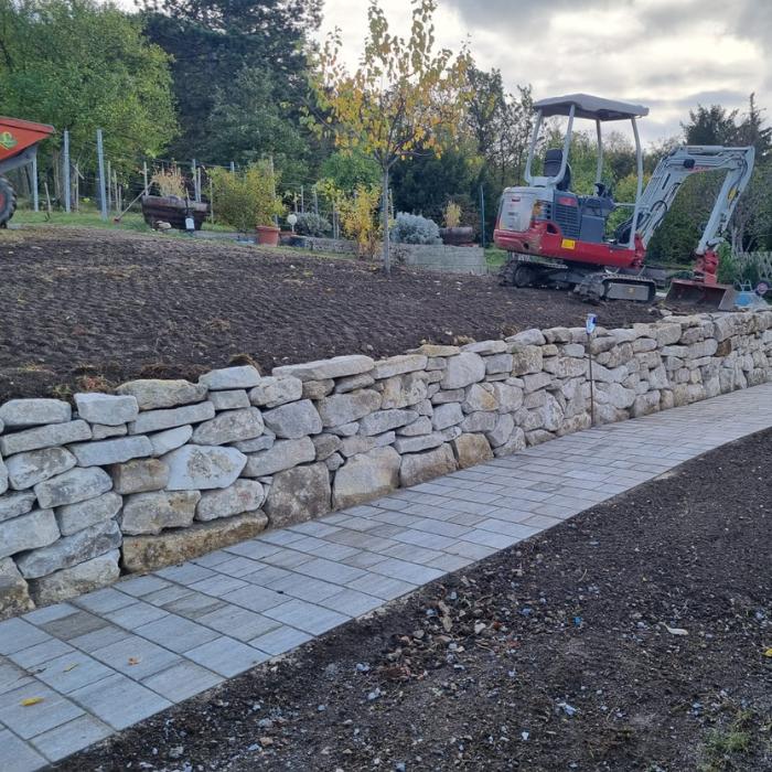 Wegebau und Mauerbau mit Natursteinen Schuch Gartengestaltung Gartenbau aus Niederösterreich für ganz Österreich
