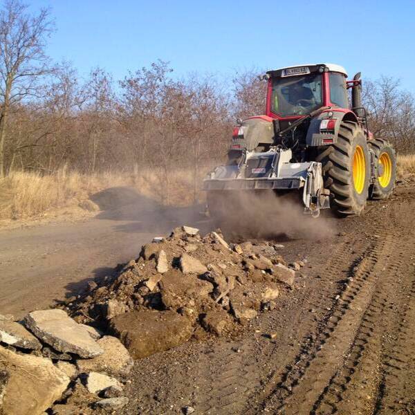 Steinfräsen mit dem Traktor-Schuch Forstarbeiten aus Niederösterreich